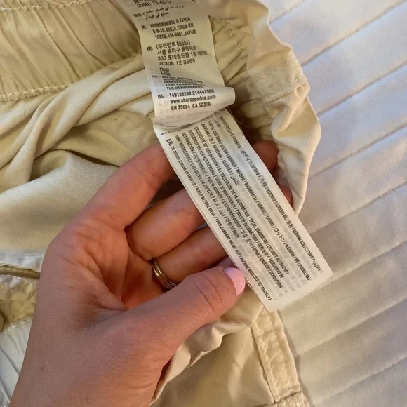 Abercrombie & Fitch Cream High-Waisted Paperbag Shorts - Picture 8 of 9